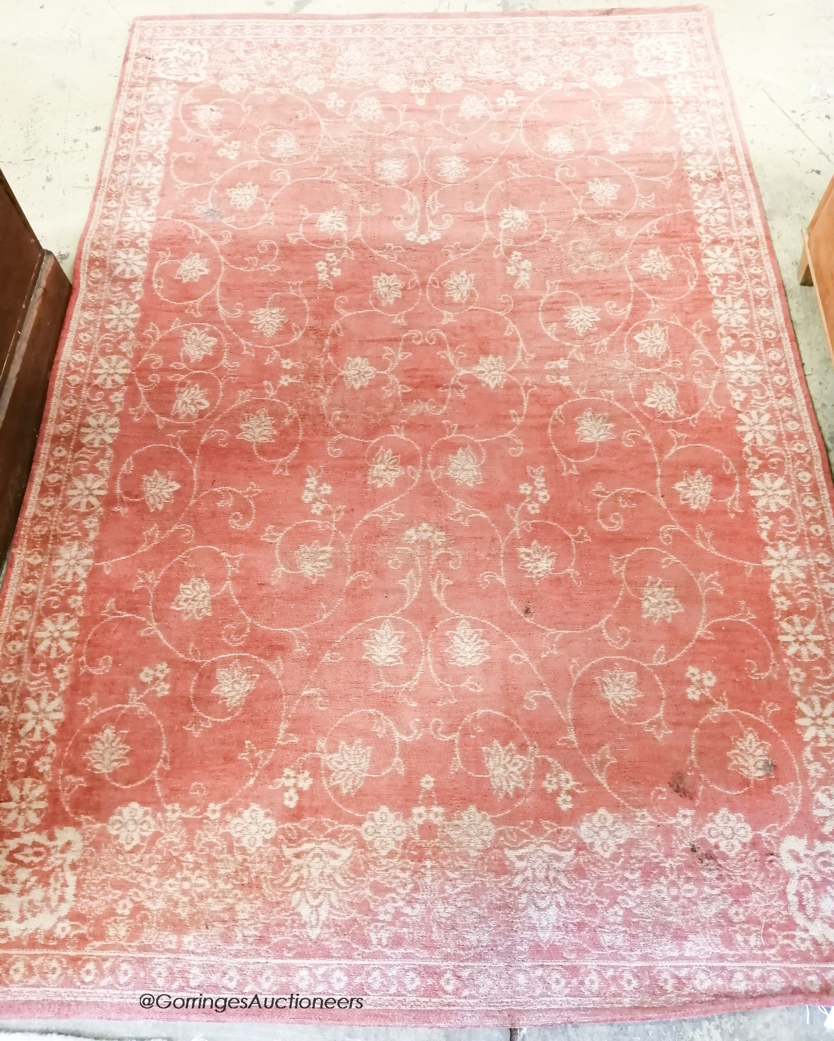 A modern red ground rug, 174 x 116cm